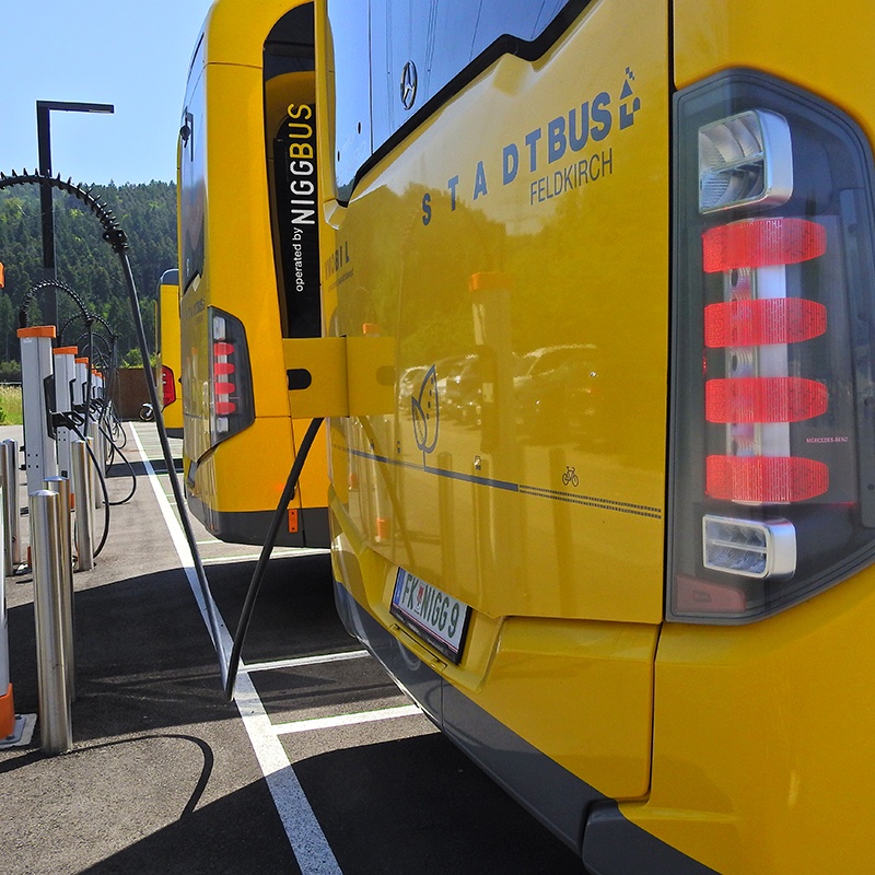 Bei Niggbus wurde bereits ein Drittel der Linienbusse auf Elektro-Busse umgestellt. Durch die effizienten Elektromotoren wird viel Energie eingespart.