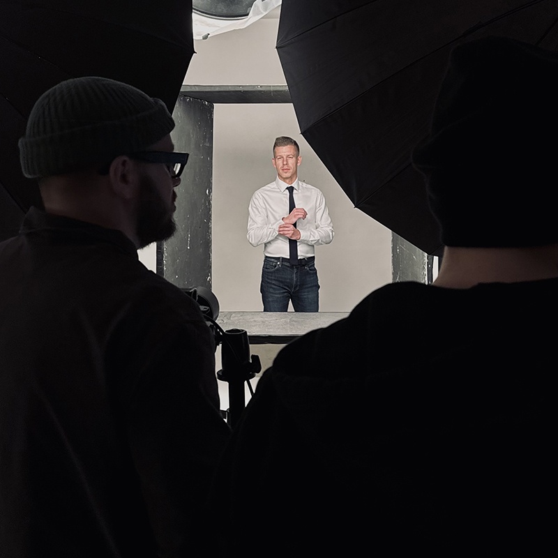 „Es sollte eher aussehen wie ein Magazinshooting oder wie Bilder eines Influencers“, beschreibt Lucas Breuer die Strategie. Foto: Lucas Breuer