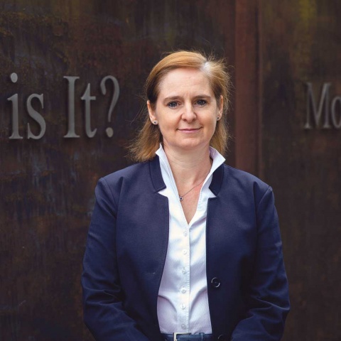 Regine Kadgien, Studiengangsleiterin an der FH Vorarlberg, hatte Vorbilder und Mentoren sowie Talent und Ehrgeiz. Heute verhilft sie zahlreichen jungen Menschen in komplexen Softwareprojekten Verantwortung zu übernehmen.<br><br>Fotos: Alexandra Folie, Ulla Wälder, Dietmar Walser