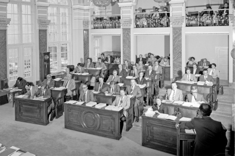 Plenarsitzung im alten Landtagssaal im Jahre 1979. © Vorarlberger Landesbibliothek/Sammlung Helmut Klapper