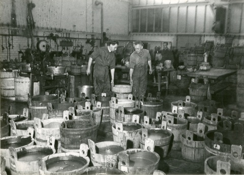 Die Farbküche des Textilunternehmens Franz M. Rhomberg im Werk Dornbirn-Rohrbach im Jahr 1955. © Foto: Wirtschaftsarchiv Vorarlberg