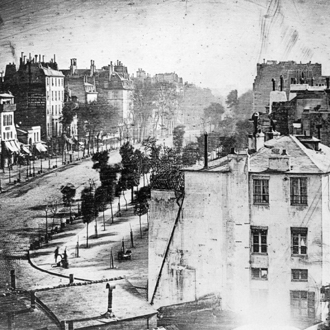 Das zweite Pariser Bild: Louis Daguerre, Pariser Straßenansicht (Boulevard du Temple), 1839 © The Photography Book/Phaidon Press/London