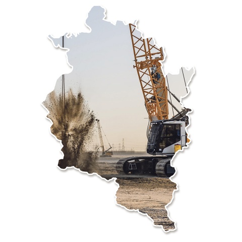 Beim dynamischen Bodenverdichten lassen Liebherr-Seilbagger schwere Fallgewichte auf den Boden krachen. @ Liebherr Nenzing