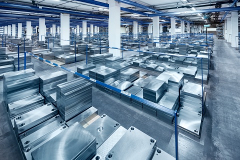 Das 18.000 m² große Normalienlager von Meusburger: Wettbewerbsvorteil durch ständige Verfügbarkeit. Foto: Meusburger Georg GmbH & Co KG