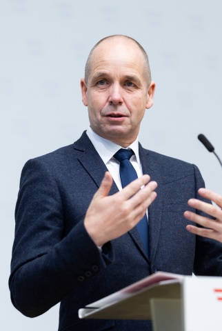 IHS-Direktor Holger Bonin, Referent am Business Summit der FHV: „Der populistische Angriff auf Vielfalt führt nicht aus der Krise – sondern weiter hinein.“ Foto: BKA/Dunker