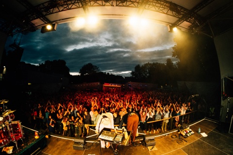 Perfekte Open Air-Stimmung lieferte die Band „Cari Cari“ im vergangenen Sommer beim Poolbar Festival. Foto: Andreas Jakwerth