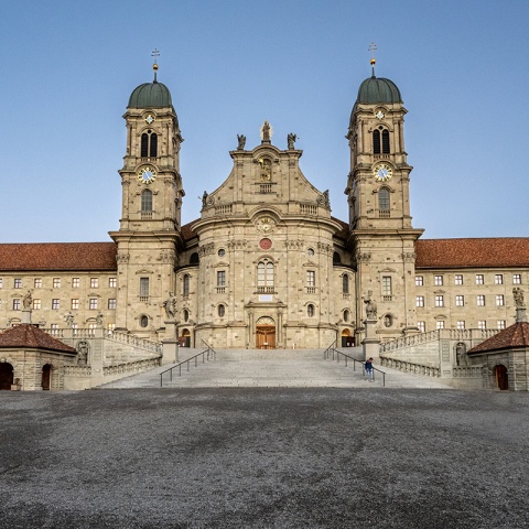 Das Kloster Einsiedeln ist wohl das bekannteste Gebäude aus der Bregenzerwälder Barockbaumeisterzunft, geplant von Kaspar Moosbrugger, der 1682 als Bruder in das Kloster eintrat. Bauunternehmer war dessen Bruder Johann Moosbrugger. © Graphische Sammlung der ETH Zürich