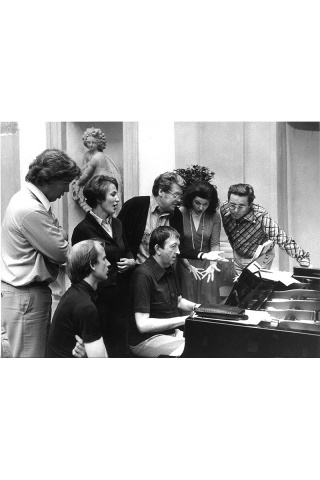 Robert Holl, Gerd Nachbauer, Marga Schiml, Leonard Hokanson, Hermann Prey, Helen Donath, Peter Schreier (Palasthof, 1977) Foto: Siegfried Lauterwasser