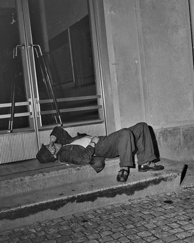 So manche Schlagzeilen und Kommentare hauen einen um. (Bild: Szene am historischen Bahnhof Bregenz, 1960) Foto: Oskar Spang/Stadtarchiv Bregenz