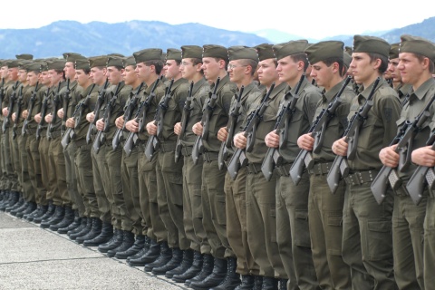 Österreichische Rekruten bei der Angelobung. © Bundesheer