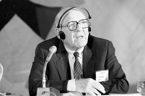 Gerd Bacher im Jahr 1986 beim 16. Internationalen Management-Gespräch an der Universität St. Gallen. Foto: Regina Kühne