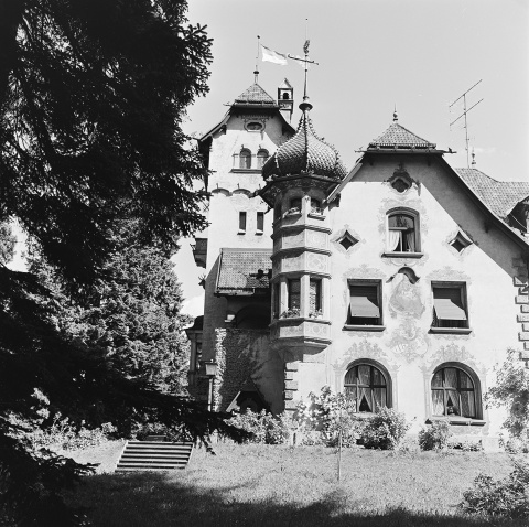 Unter den Villen, die in Dornbirn errichtet wurden, ist jene von Guntram Hämmerle die auffälligste. Foto: Vorarlberger Landesbibliothek/Sammlung Franz Beer/Stadtarchiv Dornbirn