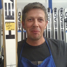 Der Altacher Alexander Martin präpariert die Ski vonTed Ligety.