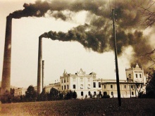 Kraftwerk von Jenny & Schindler in Bregenz–Weidach, um 1910. Bei Wassermangel musste der Dampfbetrieb den Strom erzeugen.