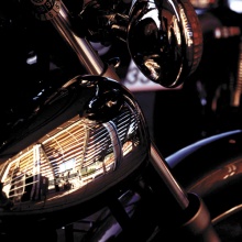 Casinostadion Bregenz als Spiegelung auf einem Motorradtank, Bregenz 1995 | Untertrifaller-Dietrich, Bernd Spiegel, Hermann Kaufmann