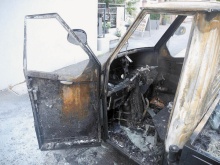 Vandalenakte weist die Kriminalitätsstatistik nicht gesondert aus. Doch die Fälle von Vandalismus nehmen laufend zu. Im Bild zu sehen: ein ausgebranntes Moped-Auto in Bregenz.