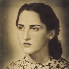 Zu Ostern 1942 wurde Edith Meyer von ihrem Freund Heinrich Heinen aus dem Ghetto von Riga befreit. In Feldkirch scheiterte ihre Flucht. Im Gefängnis versuchte Heinrich neuerlich, Edith zu retten. Doch auch dieser Versuch scheiterte.<br>Fotos: Leihgeber Ernst Meyer/Sammlung Günter Schmitz, Haymon Verlag/Wolfgang Müller